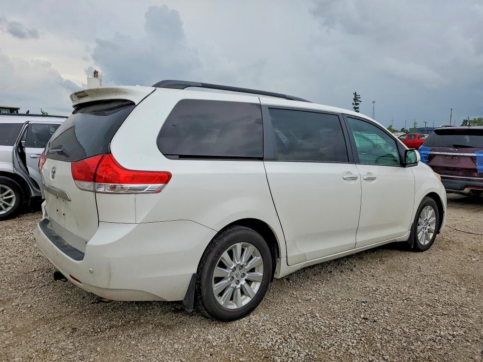 Aukcja sprzedaży 2011 Toyota Sienna, vin: 5TDDK3DC4BS004358, numer aukcji: 60440956