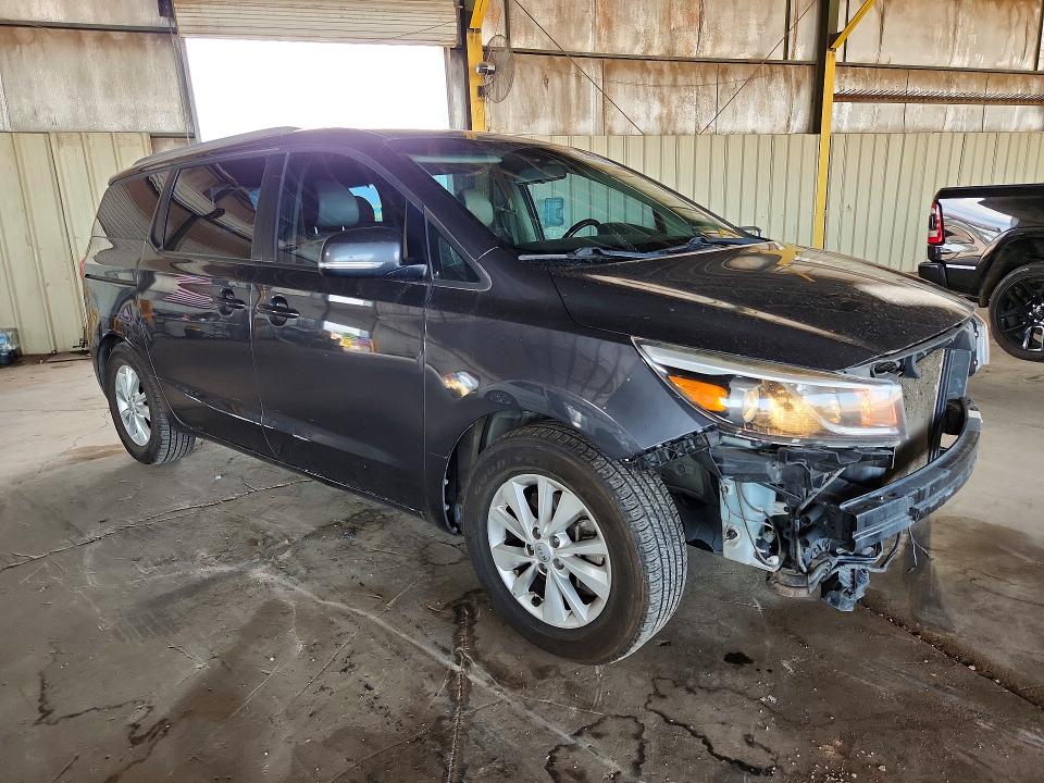 61441556 :رقم المزاد ، KNDMB5C18H6338350 vin ، 2017 Kia Sedona مزاد بيع
