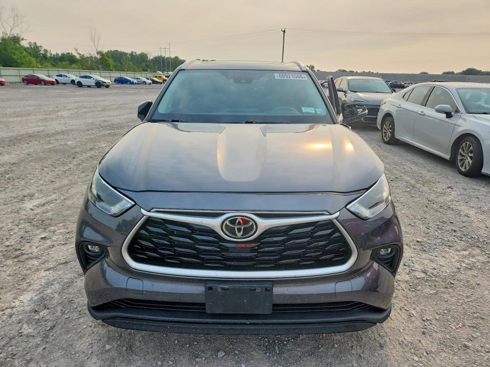 60921586 :رقم المزاد ، 5TDHZRBH6NS586756 vin ، 2022 Toyota Highlander مزاد بيع