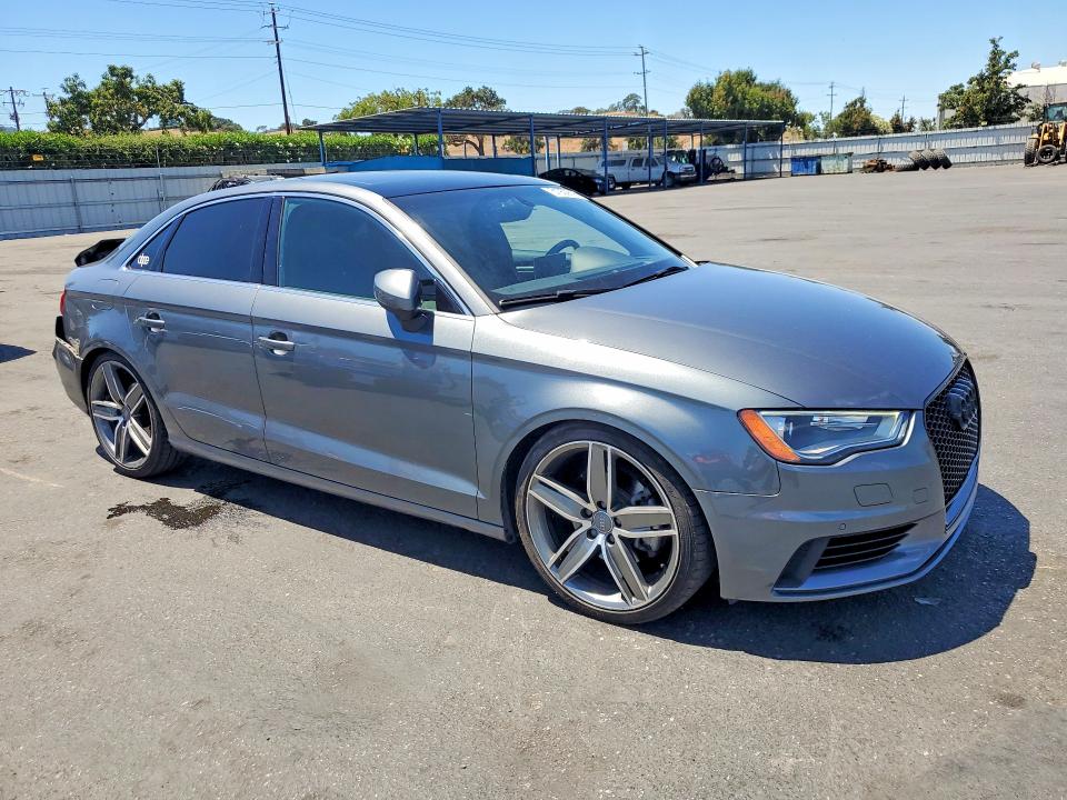 Продажа на аукционе авто 2015 Audi A3, vin: WAUCCGFF1F1075914, номер лота: 61902616