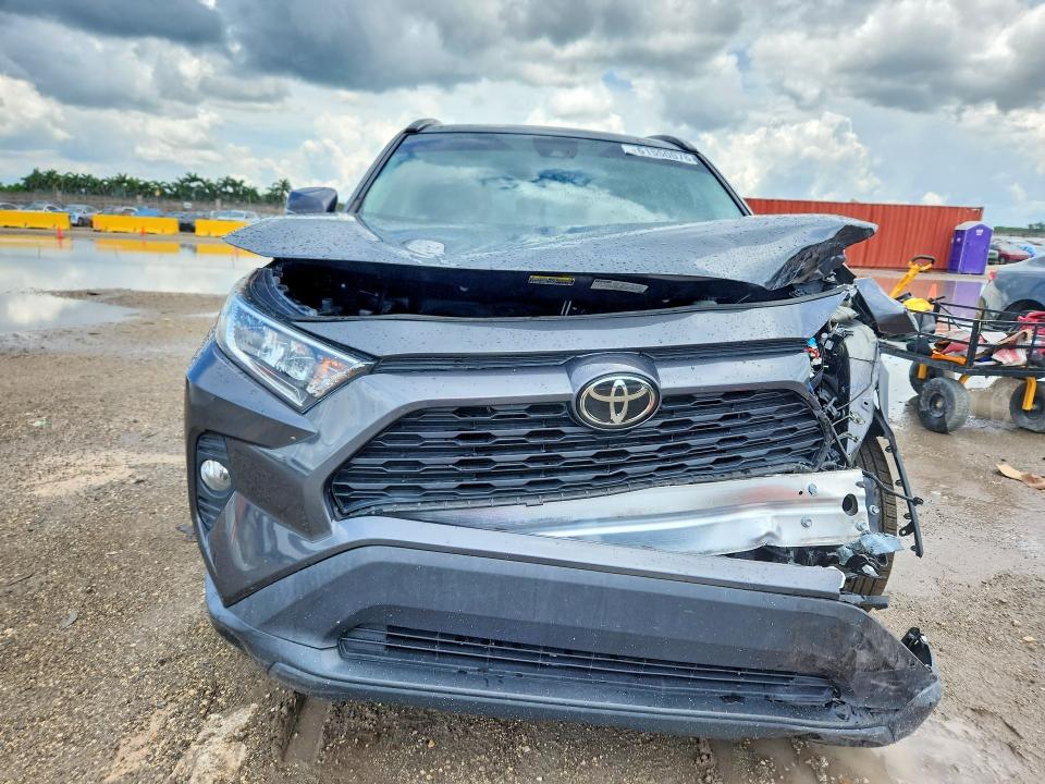 61550076 :رقم المزاد ، 2T3W1RFV2LC066078 vin ، 2020 Toyota Rav4 مزاد بيع