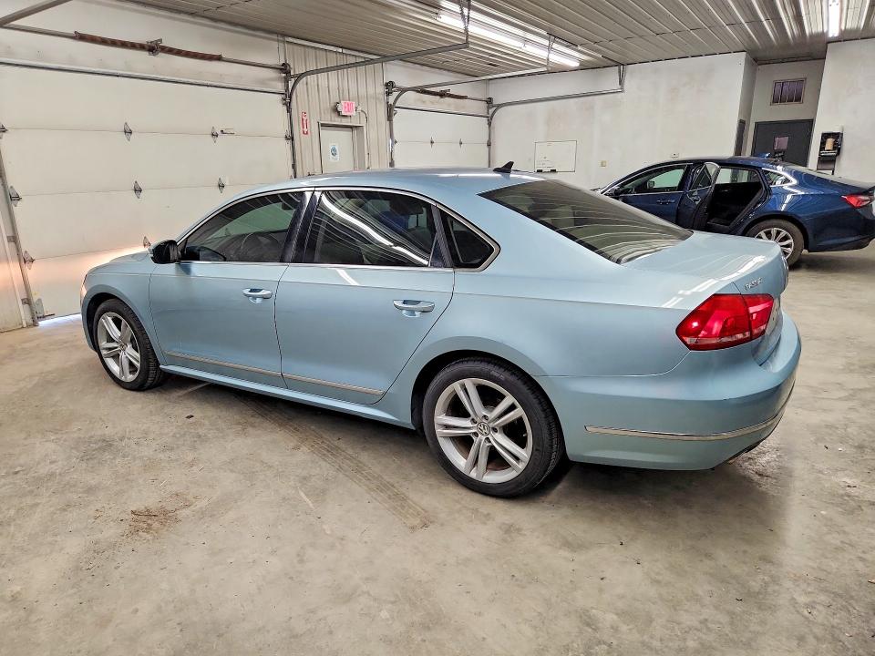 61445686 :رقم المزاد ، 1VWCN7A38DC061839 vin ، 2013 Volkswagen Passat مزاد بيع