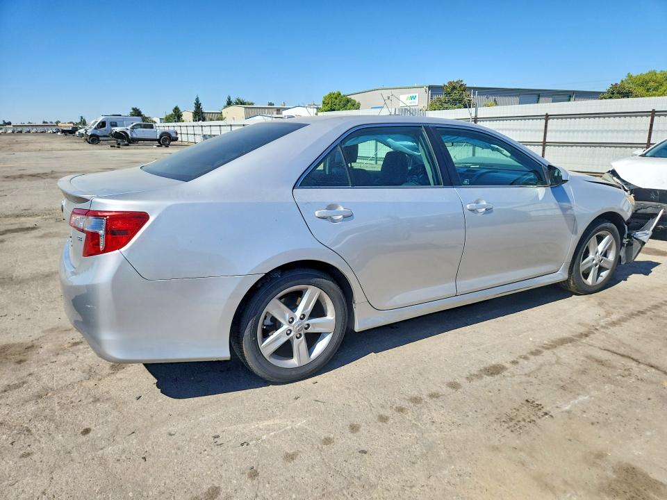 63375786 :رقم المزاد ، 4T1BF1FK5CU605467 vin ، 2012 Toyota Camry مزاد بيع
