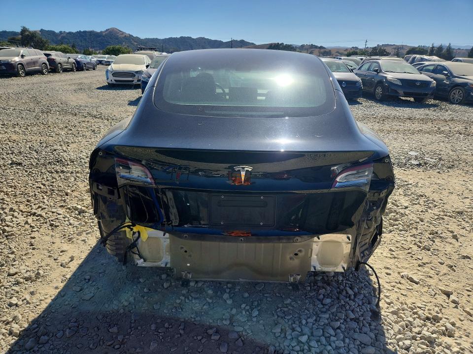 63381206 :رقم المزاد ، 5YJ3E1EA1JF173163 vin ، 2018 Tesla Model 3 مزاد بيع