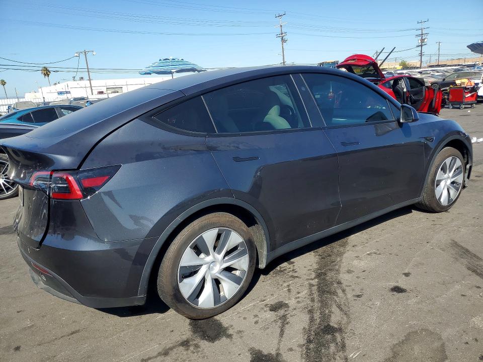 60527076 :رقم المزاد ، 7SAYGDED8RF037008 vin ، 2024 Tesla Model Y مزاد بيع