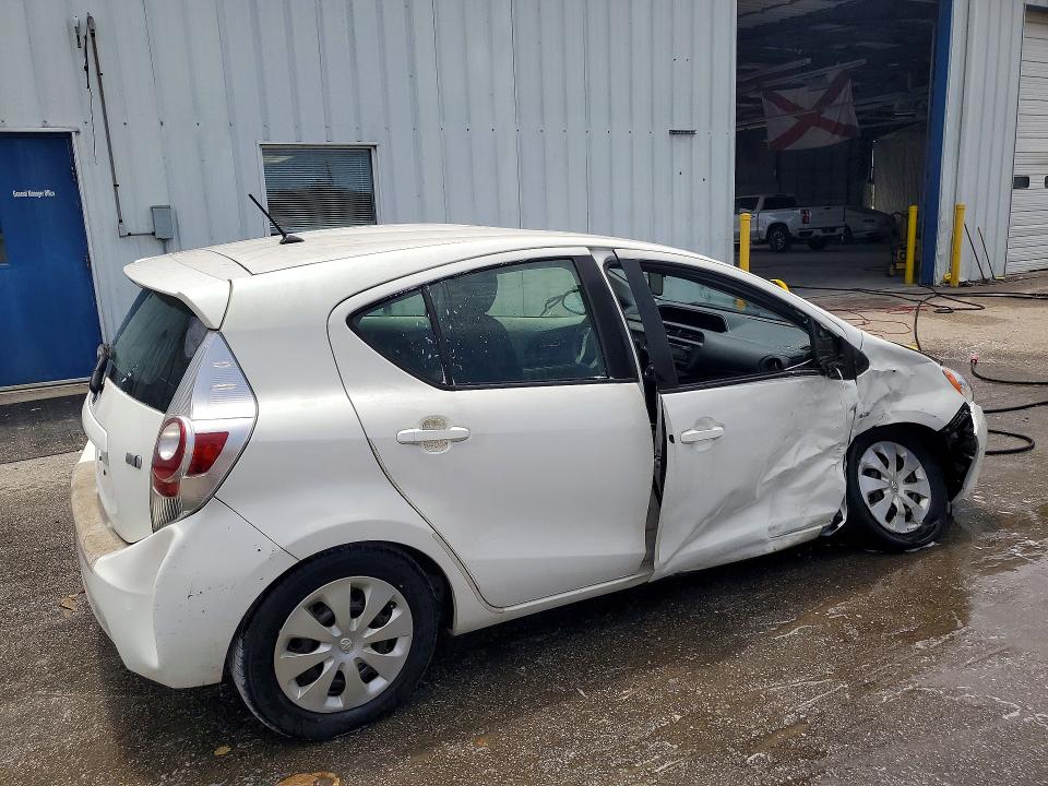 Auction sale of the 2014 Toyota Prius C, vin: JTDKDTB39E1075335, lot number: 60899636