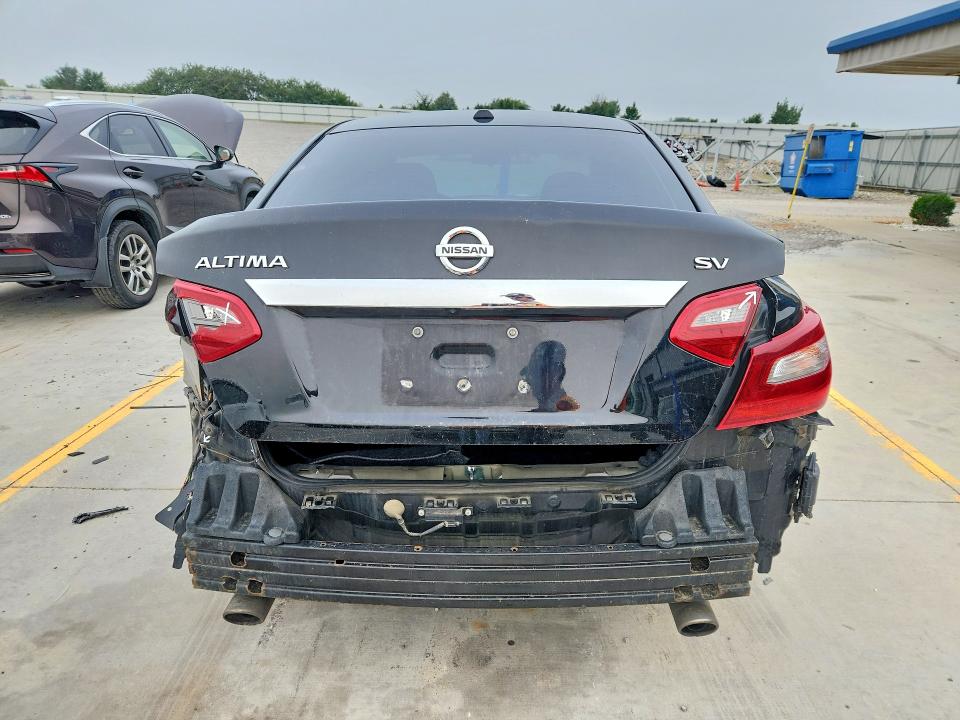61581556 :رقم المزاد ، 1N4AL3AP1JC240060 vin ، 2018 Nissan Altima مزاد بيع