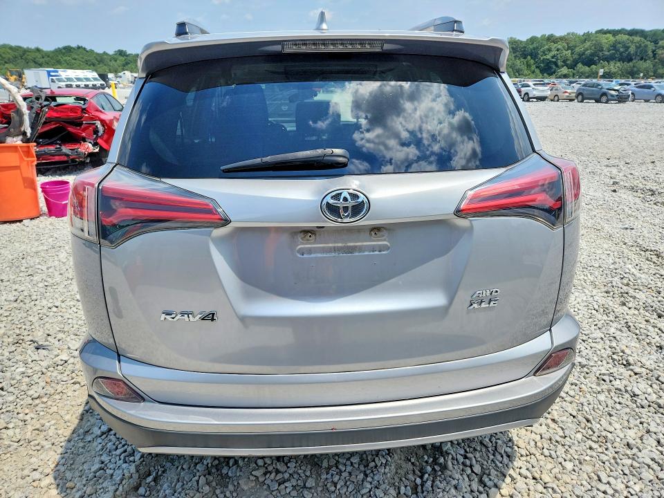 61633746 :رقم المزاد ، 2T3RFREV6JW789802 vin ، 2018 Toyota Rav4 مزاد بيع