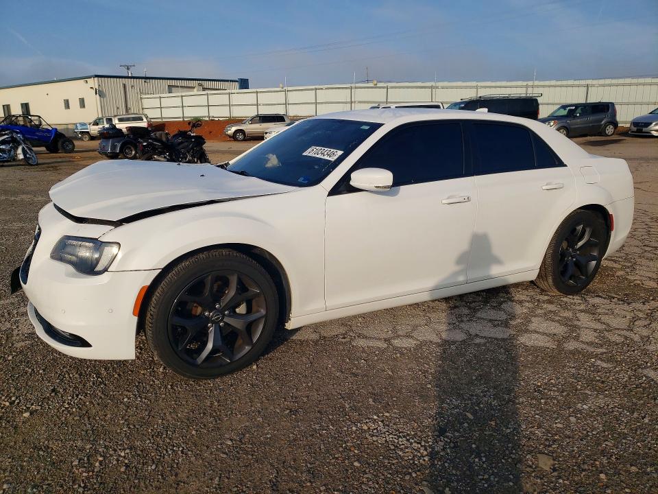 2021 Chrysler 300 მანქანა იყიდება აუქციონზე, vin: 2C3CCABG0MH622477, აუქციონის ნომერი: 61034346