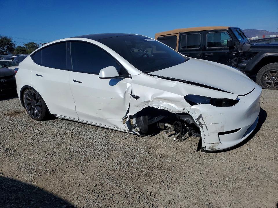 2024 Tesla Model Y მანქანა იყიდება აუქციონზე, vin: 7SAYGDEF4RF096154, აუქციონის ნომერი: 61069106