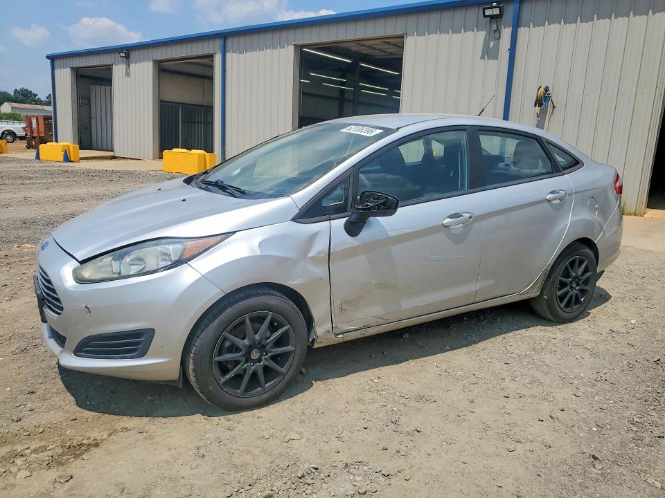 63186396 :رقم المزاد ، 3FADP4AJ5FM135580 vin ، 2015 Ford Fiesta مزاد بيع