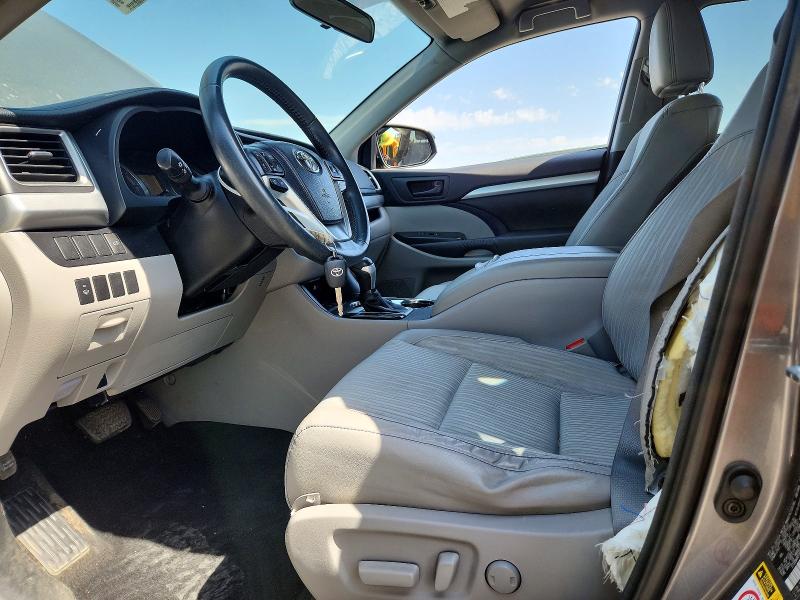 Продаж на аукціоні авто 2015 Toyota Highlander, vin: 5TDBKRFH9FS102195, номер лоту: 61880056