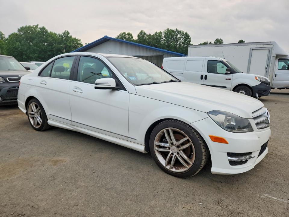 61550396 :رقم المزاد ، WDDGF4HB8DR271566 vin ، 2013 Mercedes-benz C مزاد بيع