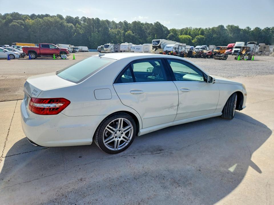 61061186 :رقم المزاد ، WDDHF8HB4AA115580 vin ، 2010 Mercedes-benz E مزاد بيع