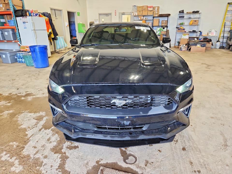 85979455 :رقم المزاد ، 1FA6P8TH9J5168767 vin ، 2018 Ford Mustang مزاد بيع