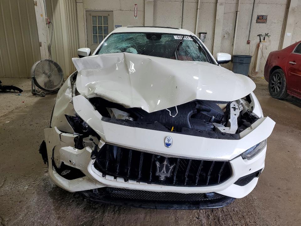 2022 Maserati Ghibli მანქანა იყიდება აუქციონზე, vin: ZAM57YTM9NX399774, აუქციონის ნომერი: 62676416