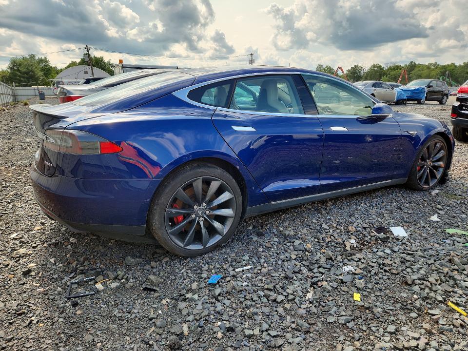 Продажа на аукционе авто 2015 Tesla Model S, vin: 5YJSA1E47FF114353, номер лота: 62977956