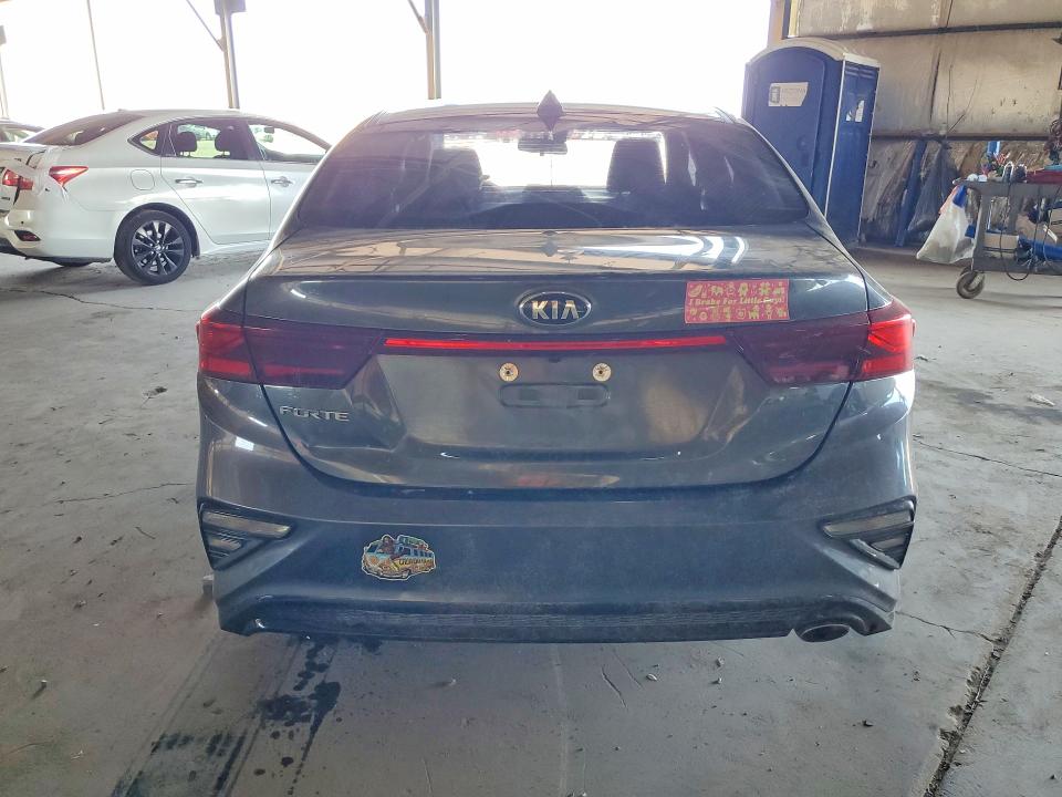 60604856 :رقم المزاد ، 3KPF24AD7ME387625 vin ، 2021 Kia Forte مزاد بيع