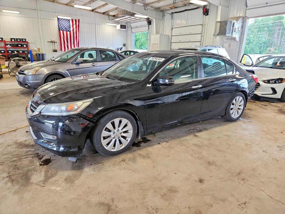 Auction sale of the 2013 Honda Accord, vin: 1HGCR2F81DA008900, lot number: 76294045