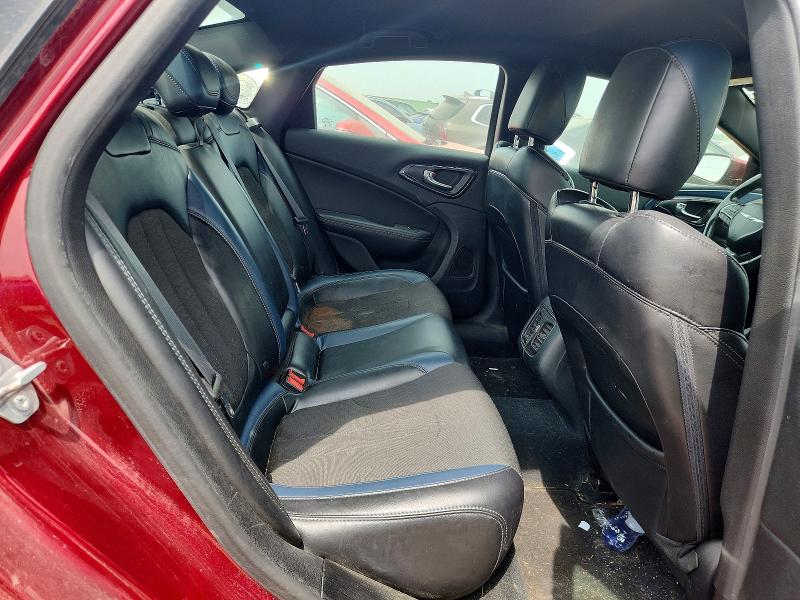 61924496 :رقم المزاد ، 1C3CCCBG7FN643915 vin ، 2015 Chrysler 200 مزاد بيع