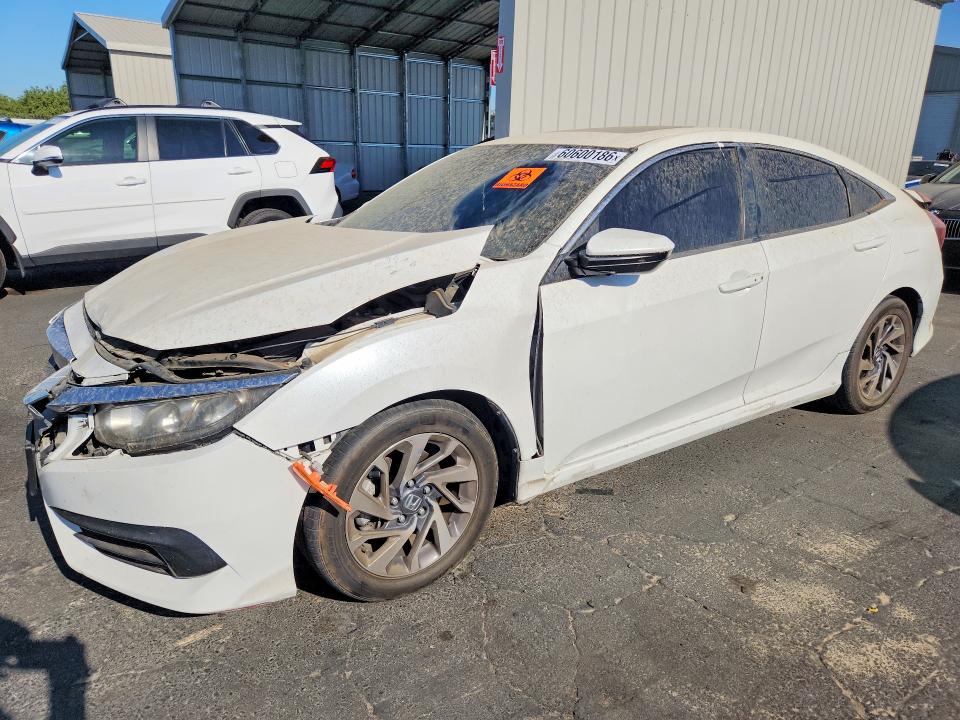 60600186 :رقم المزاد ، 19XFC2F74JE205119 vin ، 2018 Honda Civic مزاد بيع