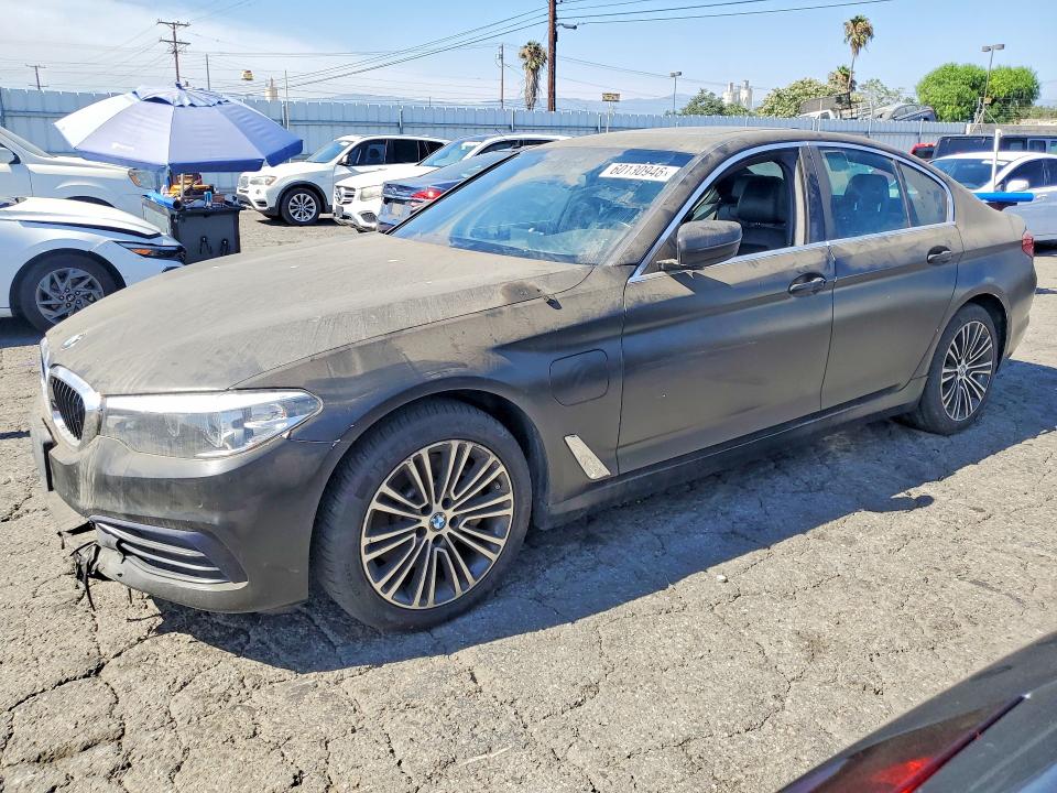 60130946 :رقم المزاد ، WBAJA9C07LB399822 vin ، 2020 Bmw 530e مزاد بيع