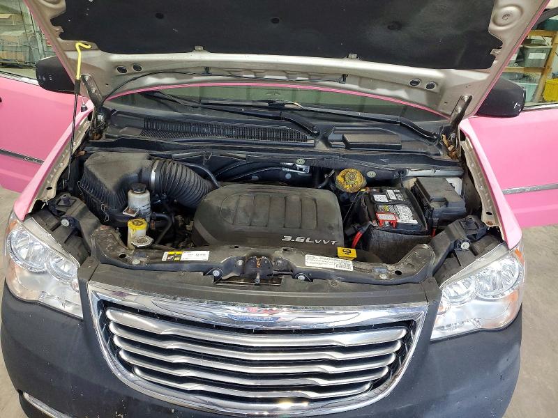 2015 Chrysler Town & Country მანქანა იყიდება აუქციონზე, vin: 2C4RC1BGXFR751717, აუქციონის ნომერი: 61068816
