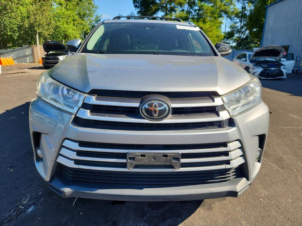 60698086 :رقم المزاد ، 5TDJZRFH1HS511706 vin ، 2017 Toyota Highlander مزاد بيع