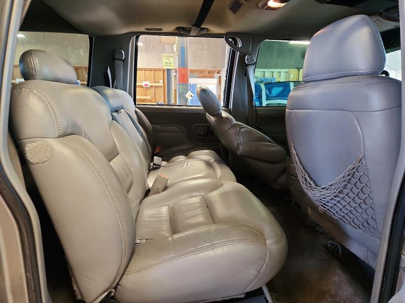 Продаж на аукціоні авто 1999 Chevrolet Suburban, vin: 1GNFK16R4XJ443652, номер лоту: 58874616