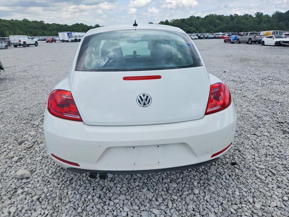 61806176 :رقم المزاد ، 3VWF17AT8FM648410 vin ، 2015 Volkswagen Beetle مزاد بيع