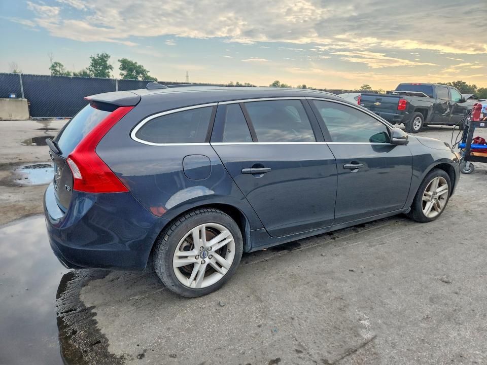 2015 Volvo V60 მანქანა იყიდება აუქციონზე, vin: YV126MEB2F1199574, აუქციონის ნომერი: 61361706