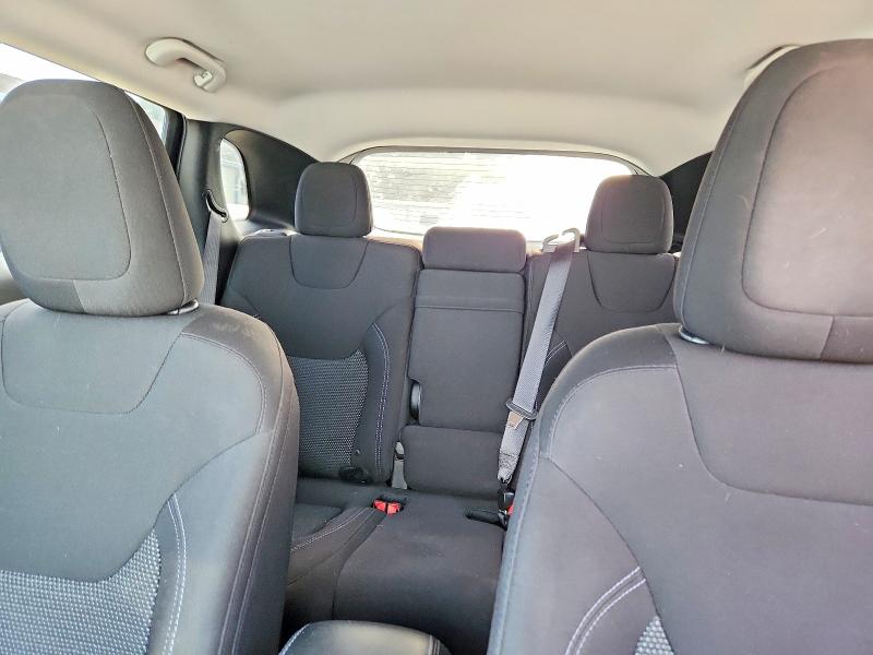 61358126 :رقم المزاد ، 1C4PJLCB5KD312787 vin ، 2019 Jeep Cherokee مزاد بيع