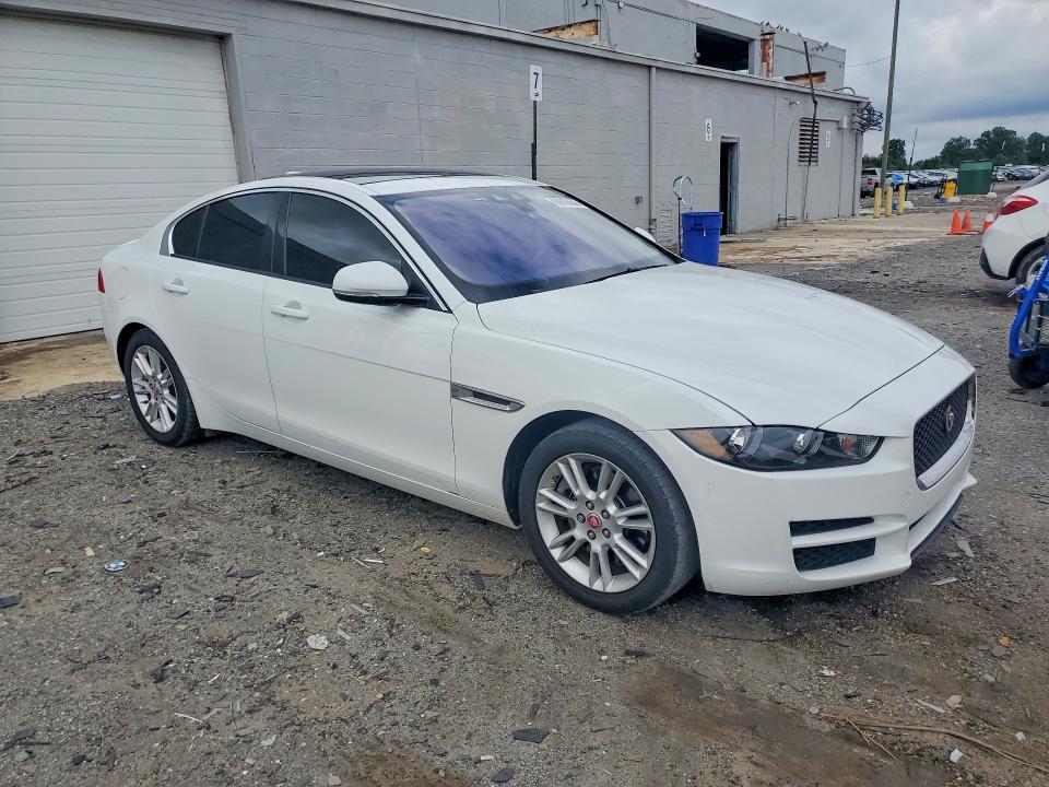 2018 Jaguar Xe მანქანა იყიდება აუქციონზე, vin: SAJAJ4FX4JCP25812, აუქციონის ნომერი: 60610456