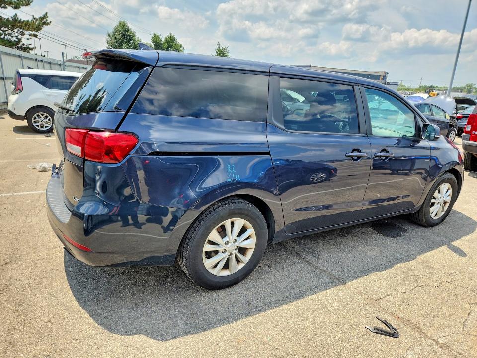63241296 :رقم المزاد ، KNDMB5C12H6224635 vin ، 2017 Kia Sedona مزاد بيع