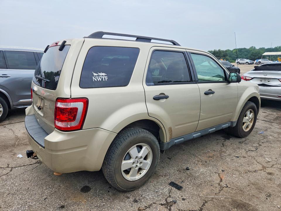 2010 Ford Escape მანქანა იყიდება აუქციონზე, vin: 1FMCU0D71AKD25864, აუქციონის ნომერი: 62906366