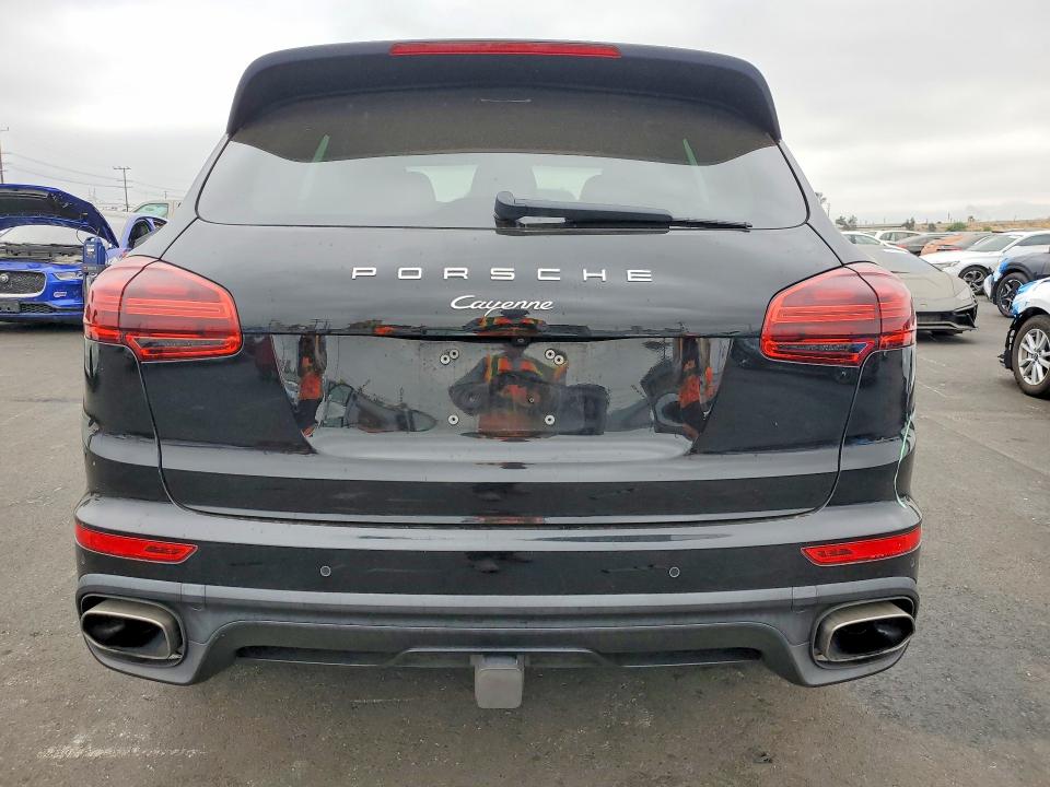 59843516 :رقم المزاد ، WP1AA2A28JKA07635 vin ، 2018 Porsche Cayenne مزاد بيع
