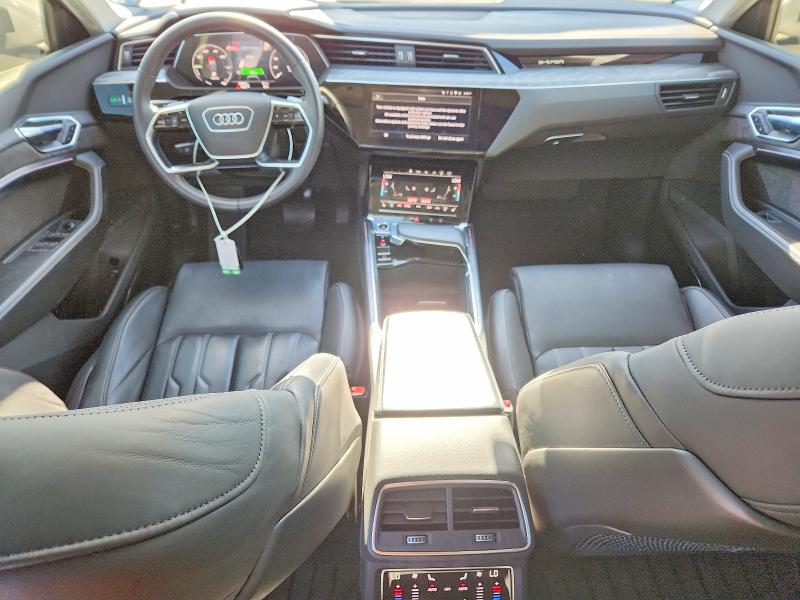 Продажа на аукционе авто 2021 Audi E-tron, vin: WA1VABGEXMB010720, номер лота: 63200066