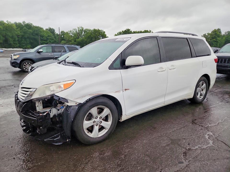 Продаж на аукціоні авто 2015 Toyota Sienna, vin: 5TDKK3DC4FS571943, номер лоту: 61899216