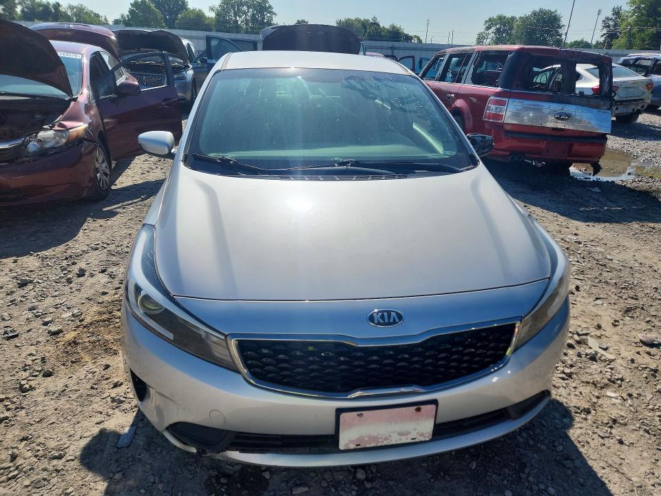 62400906 :رقم المزاد ، 3KPFL4A77JE263275 vin ، 2018 Kia Forte مزاد بيع