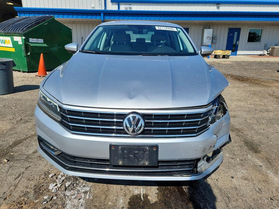 62112946 :رقم المزاد ، 1VWBA7A34JC008204 vin ، 2018 Volkswagen Passat مزاد بيع