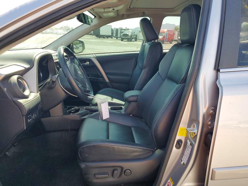 61912526 :رقم المزاد ، 2T3YFREV8HW322600 vin ، 2017 Toyota Rav4 مزاد بيع