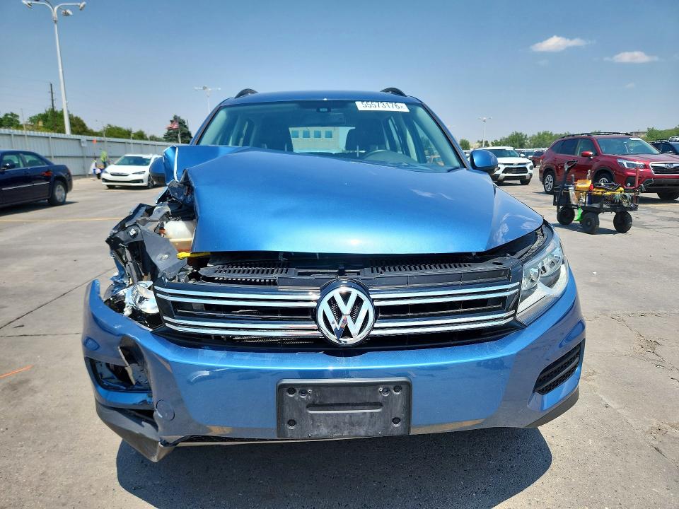 55573176 :رقم المزاد ، WVGBV7AX4HW511097 vin ، 2017 Volkswagen Tiguan مزاد بيع