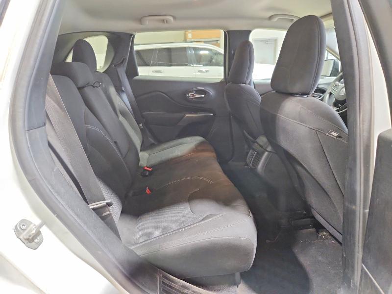 60820816 :رقم المزاد ، 1C4PJLCB5LD628319 vin ، 2020 Jeep Cherokee مزاد بيع