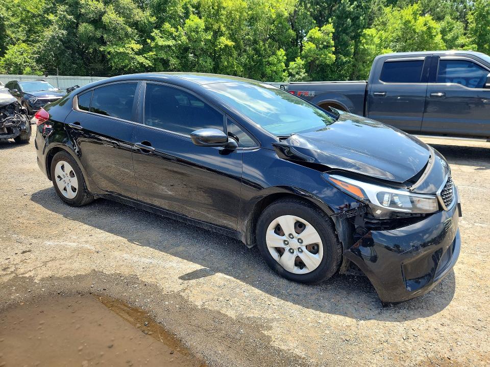 60230156 :رقم المزاد ، 3KPFK4A77JE197135 vin ، 2018 Kia Forte مزاد بيع