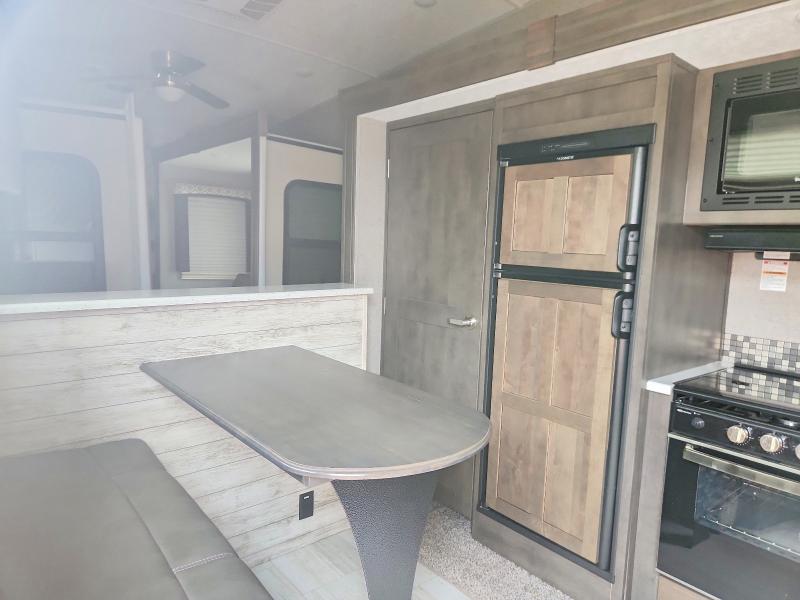 61311306 :رقم المزاد ، 4X4FFLE29K1888730 vin ، 2019 Foresriver Flagstaff Lite Weight Trailers مزاد بيع