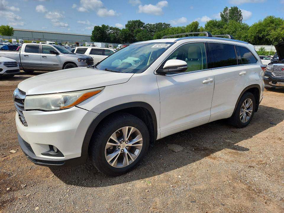 Auction sale of the 2015 Toyota Highlander, vin: 5TDKKRFH5FS085217, lot number: 62103136