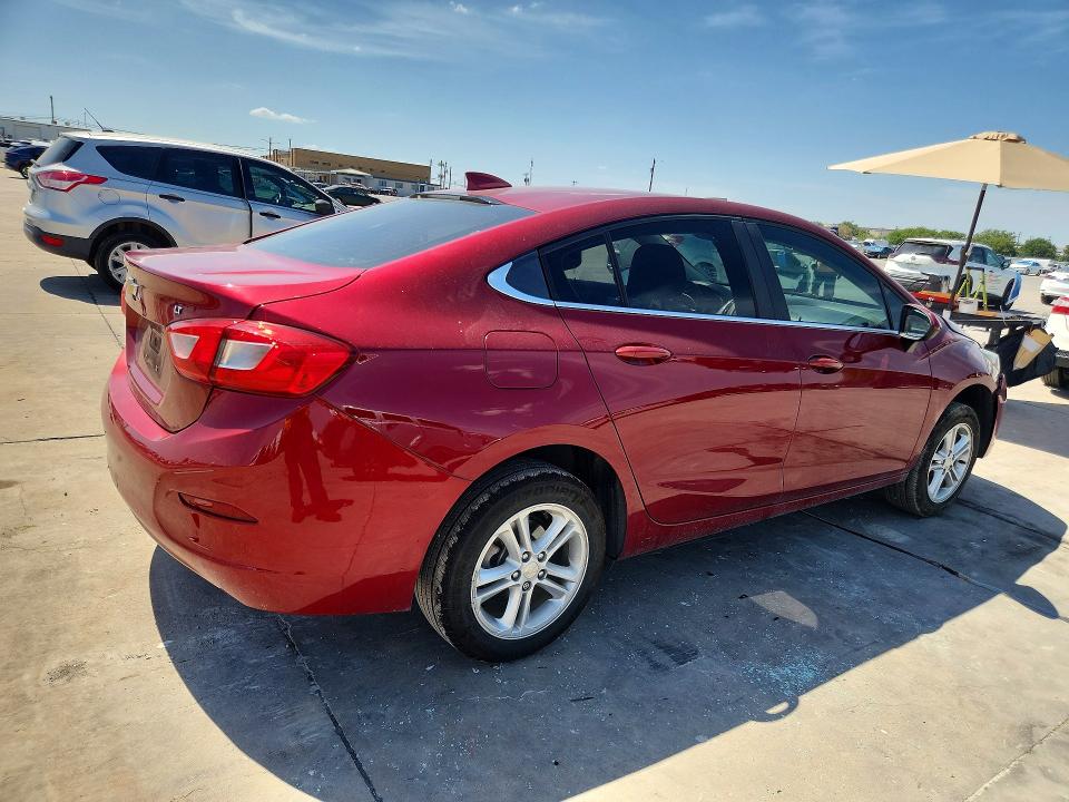 62943736 :رقم المزاد ، 1G1BE5SM8J7236002 vin ، 2018 Chevrolet Cruze مزاد بيع