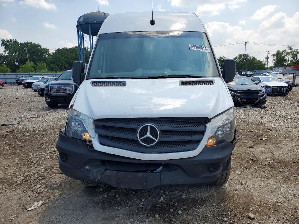 59966016 :رقم المزاد ، WD3PF1CD9JP617711 vin ، 2018 Mercedes-benz Sprinter مزاد بيع