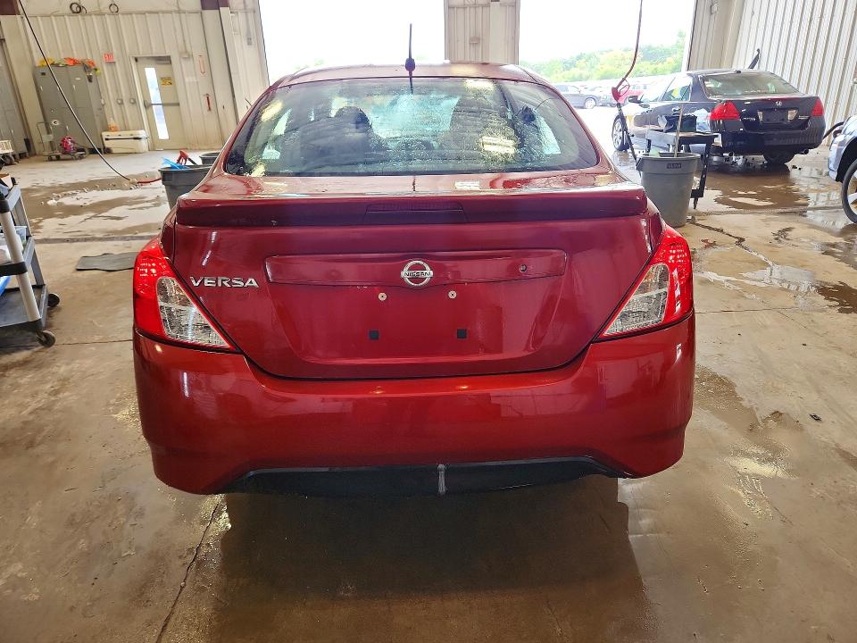 60657526 :رقم المزاد ، 3N1CN7AP8JL868242 vin ، 2018 Nissan Versa مزاد بيع