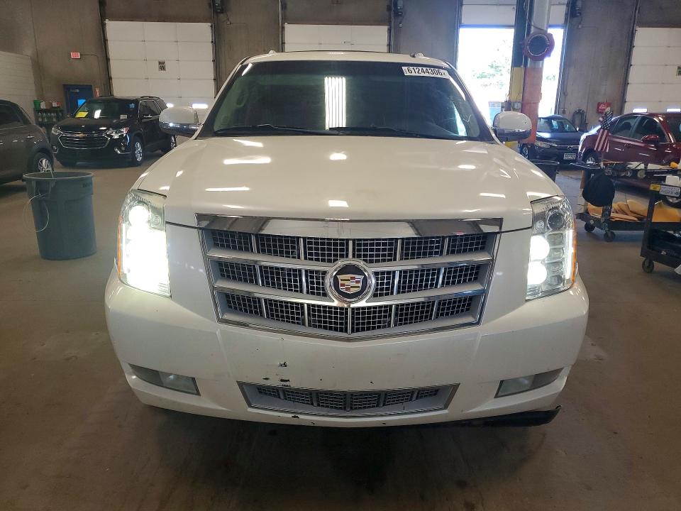 2011 Cadillac Escalade მანქანა იყიდება აუქციონზე, vin: 1GYS4DEF5BR378339, აუქციონის ნომერი: 61244306